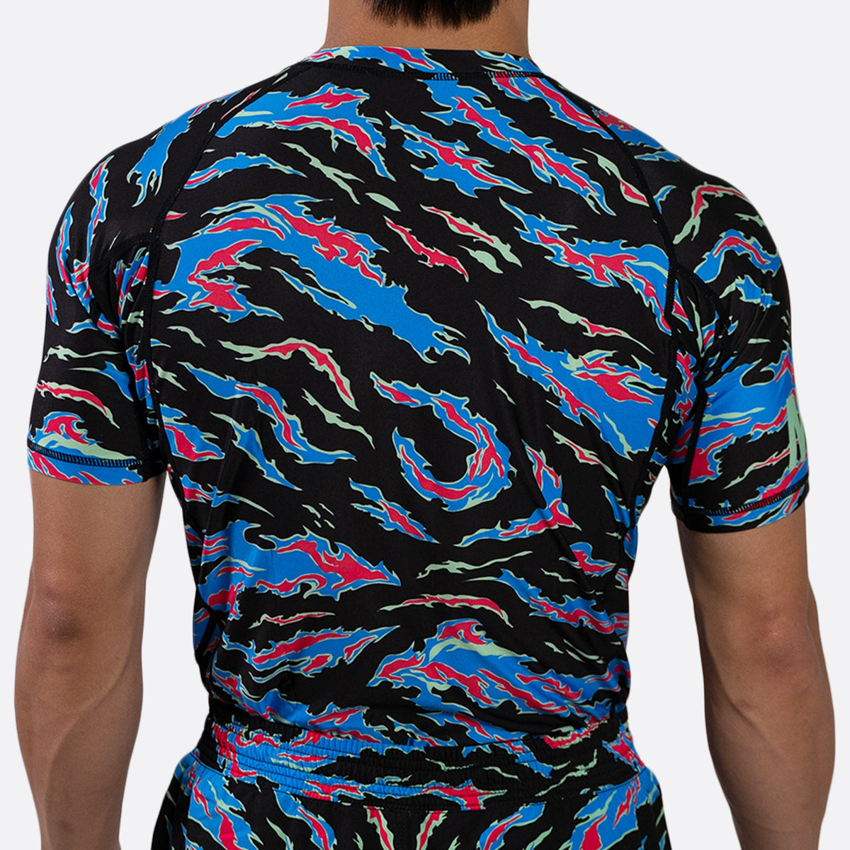 MA1 Camo Fire Short Sleeve Rashguard - product photo 4
